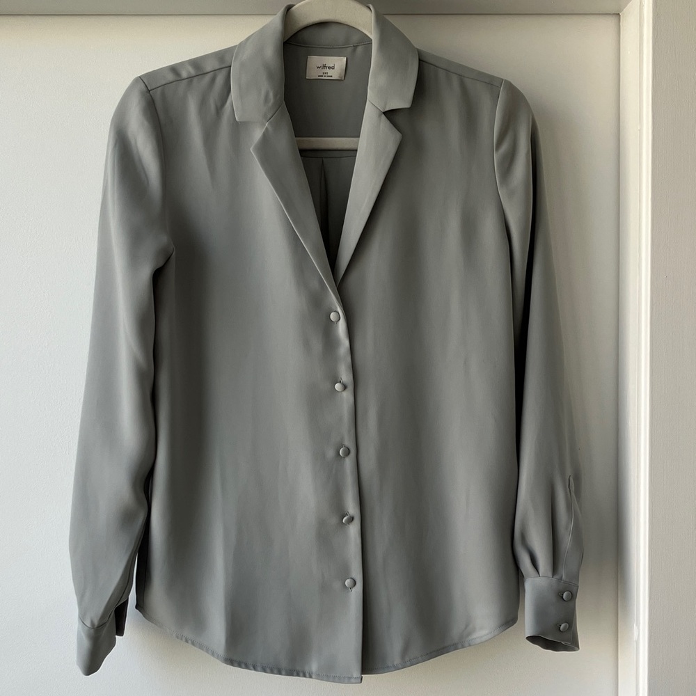 Aritzia Wilfred button down shirt